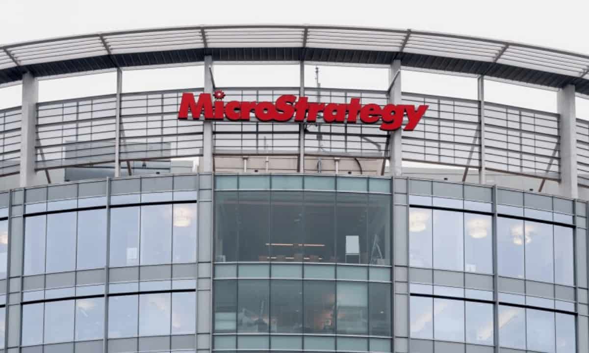 MicroStrategy CFO Confirms Buy and Hold Bitcoin Strategy Amid Market Turbulence