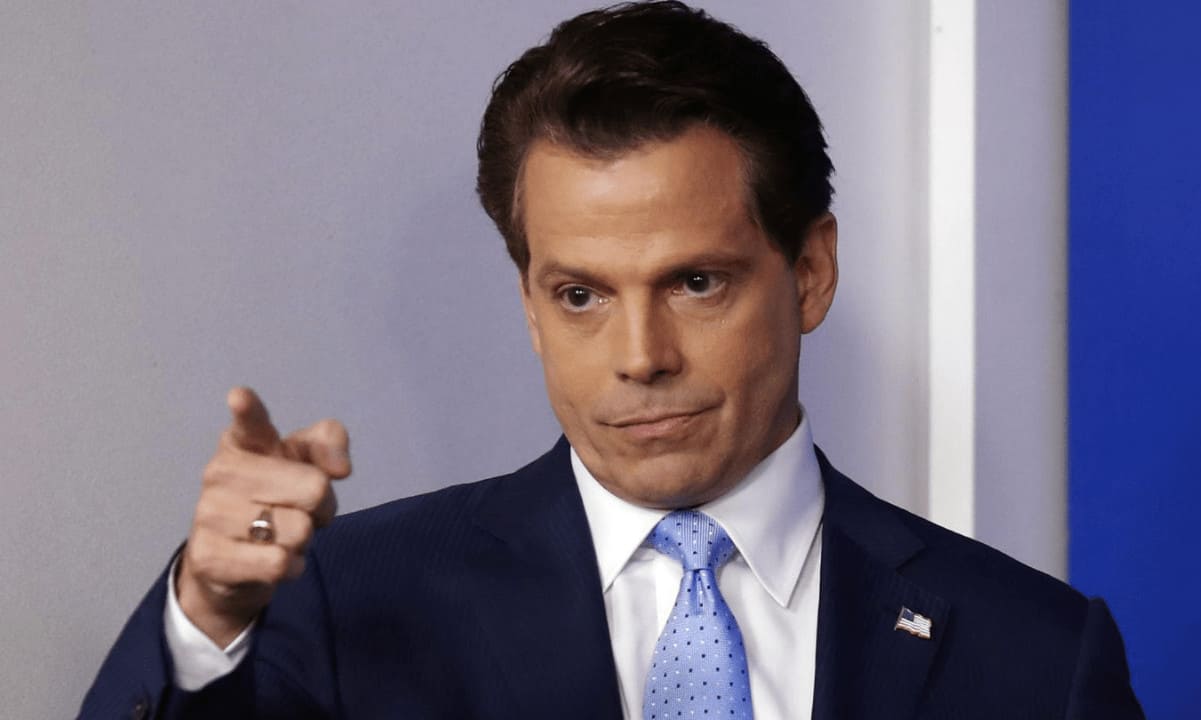 Anthony Scaramucci Opposes Warren Buffett and Jamie Dimon for Their Anti-Crypto Stance