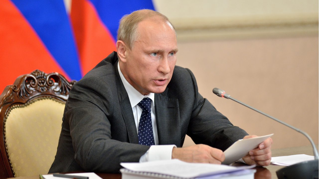 Putin Signs Law Prohibiting Payments With Digital Assets in Russia