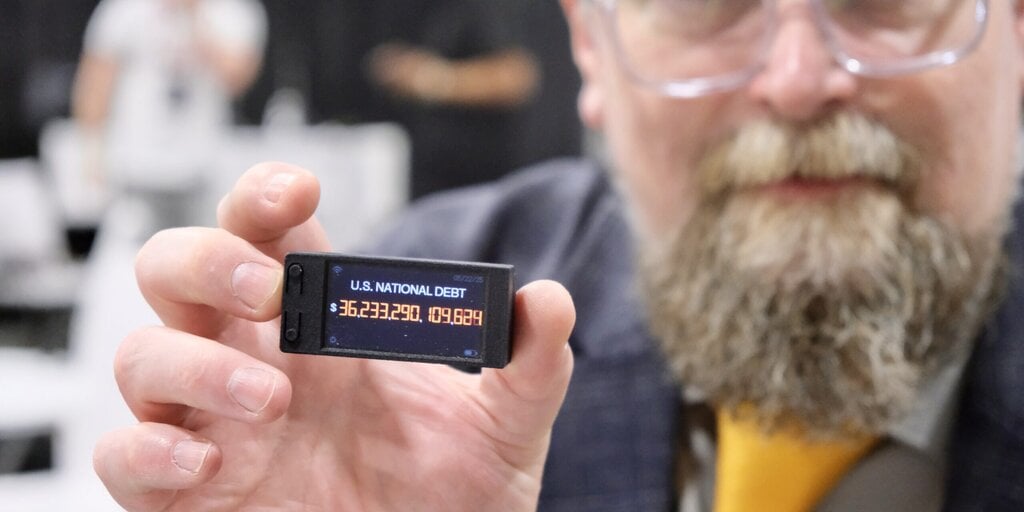 Why this Bitcoin-Friendly Lawmaker Carries a US Debt Clock in His Pocket