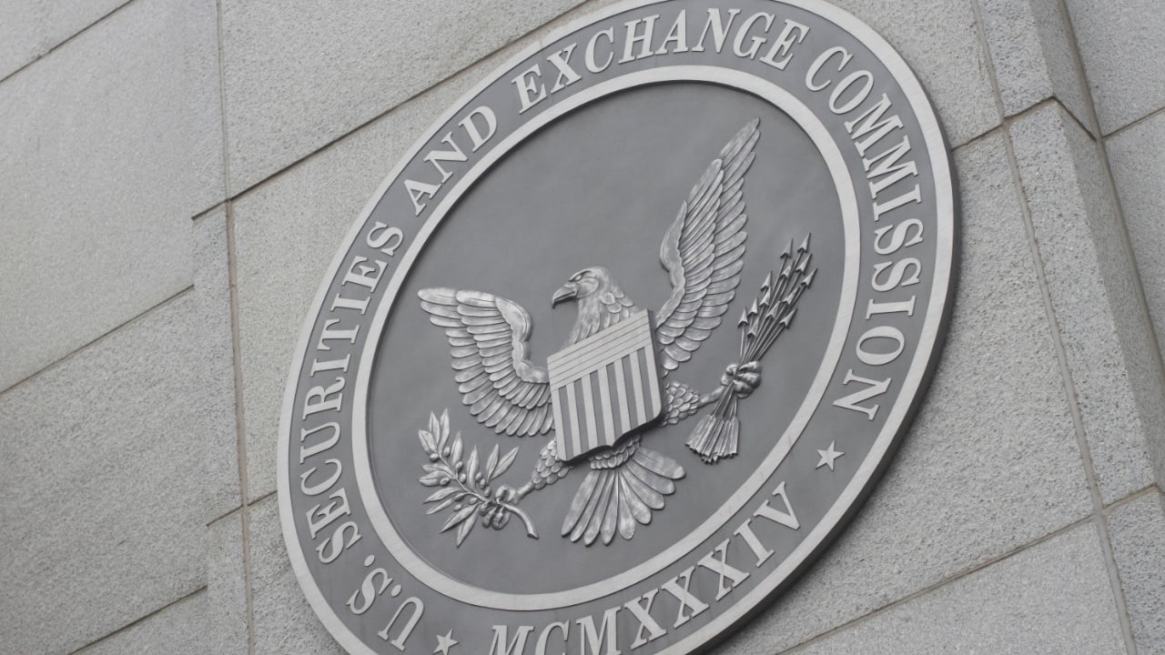 SEC Commissioner Rejects DeFi Overreach, Defends Core US Principles