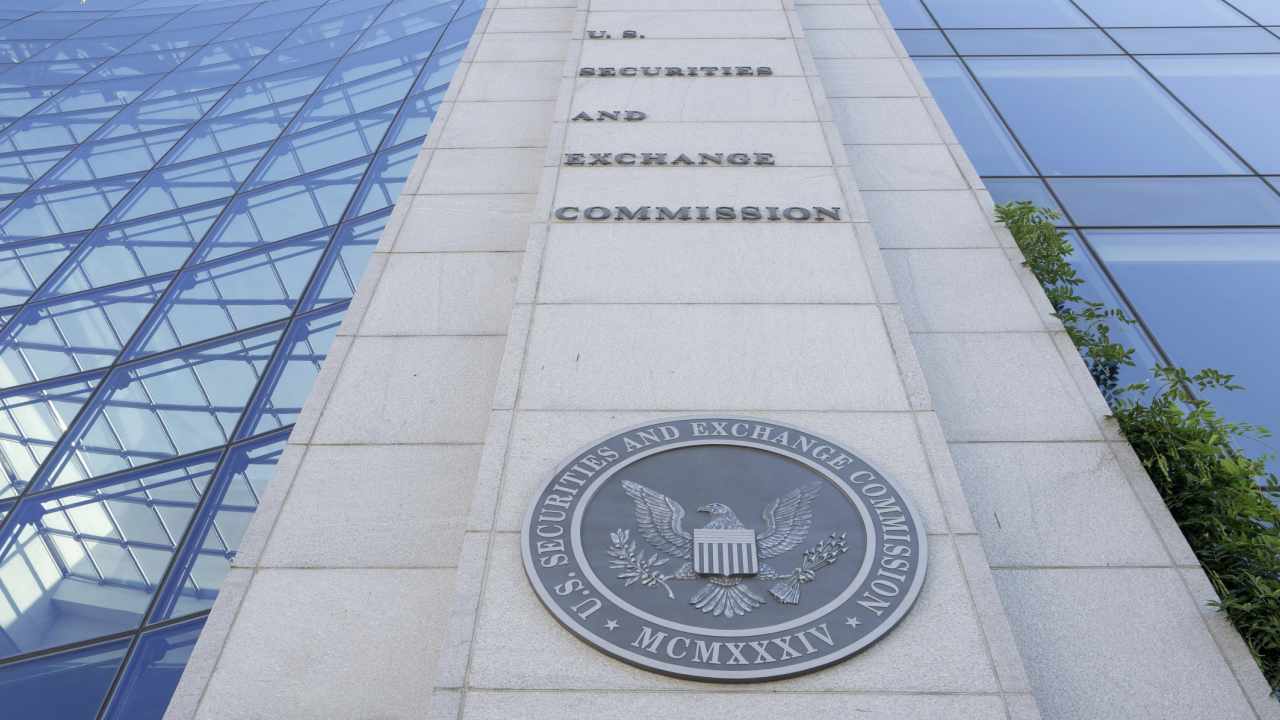 SEC Urged to Stop Favoring Late Filers in Crypto ETF Race for Market Share